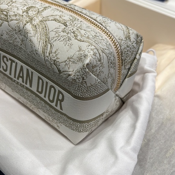 Christian Dior Diortravel Beauty Pouch - Picture 3 of 14